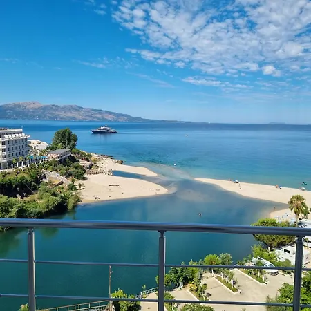 Elevated Beachfront * ساراندا