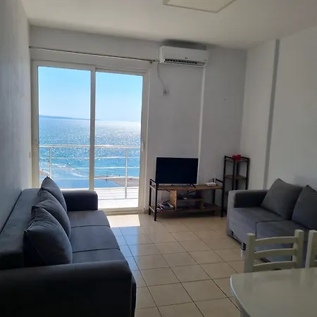 Elevated Beachfront شقة ساراندا