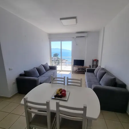 شقة Elevated Beachfront