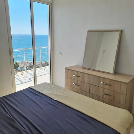 Elevated Beachfront * ساراندا