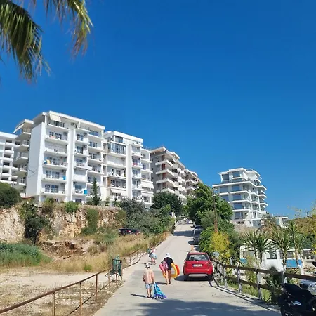 Elevated Beachfront ساراندا