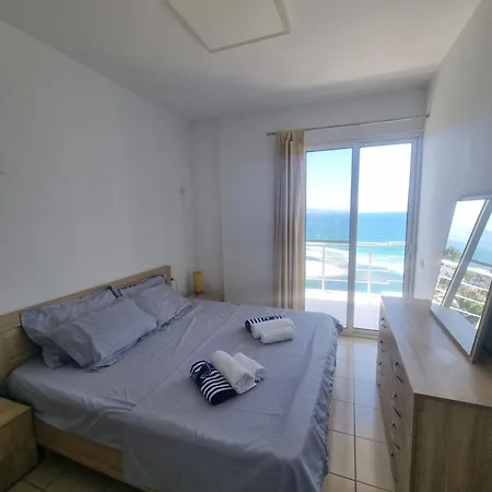شقة Elevated Beachfront